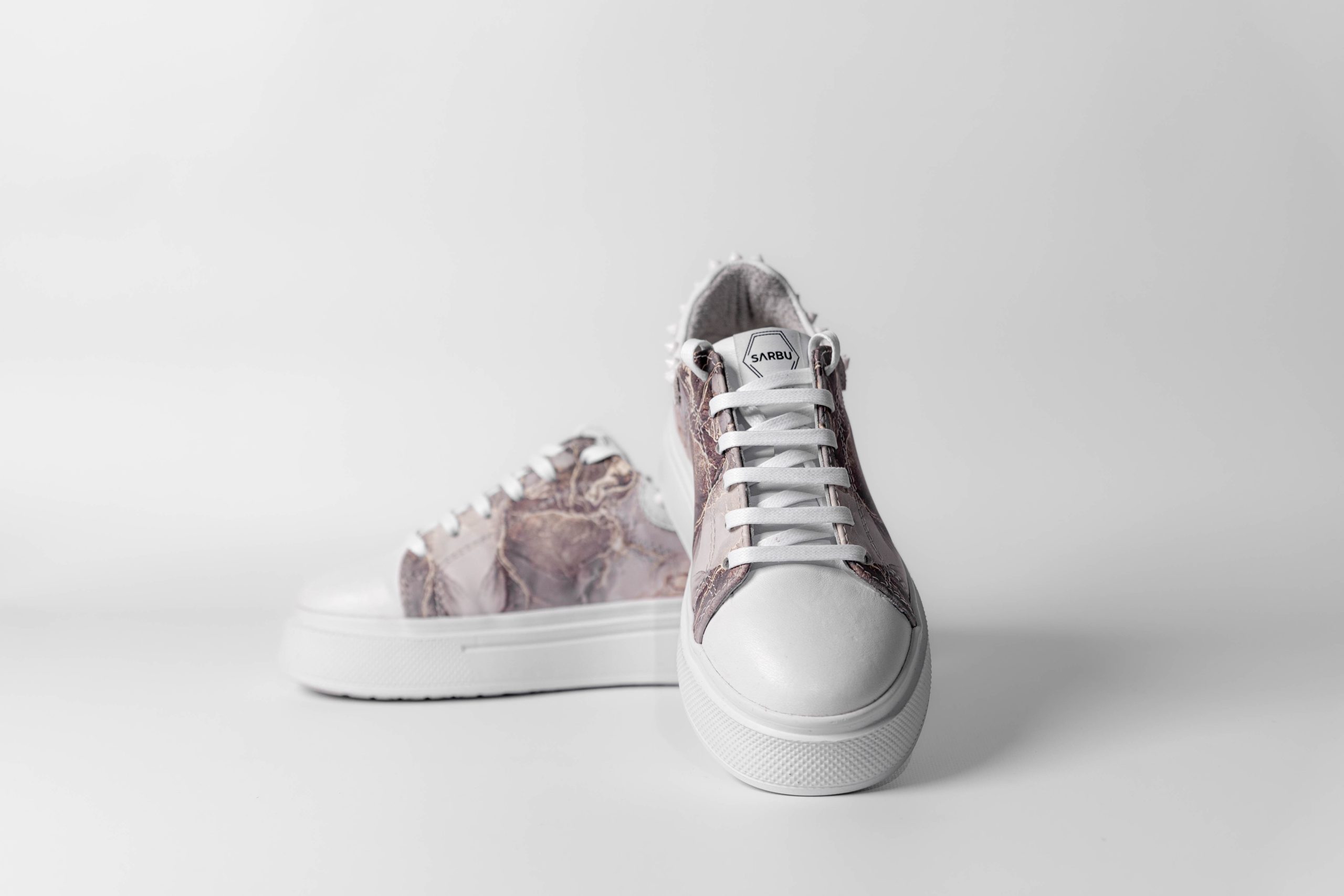 Low sneakers AM102-05