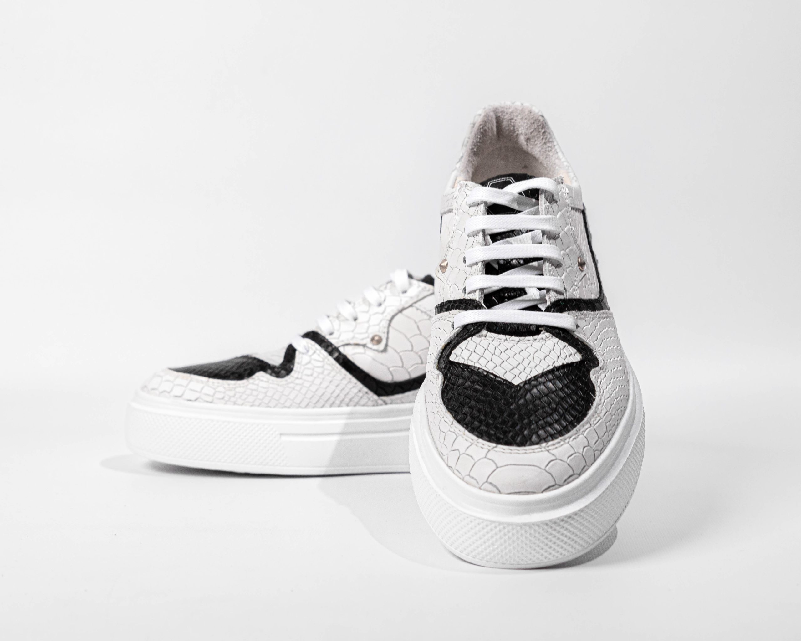 Low sneakers AS102-01