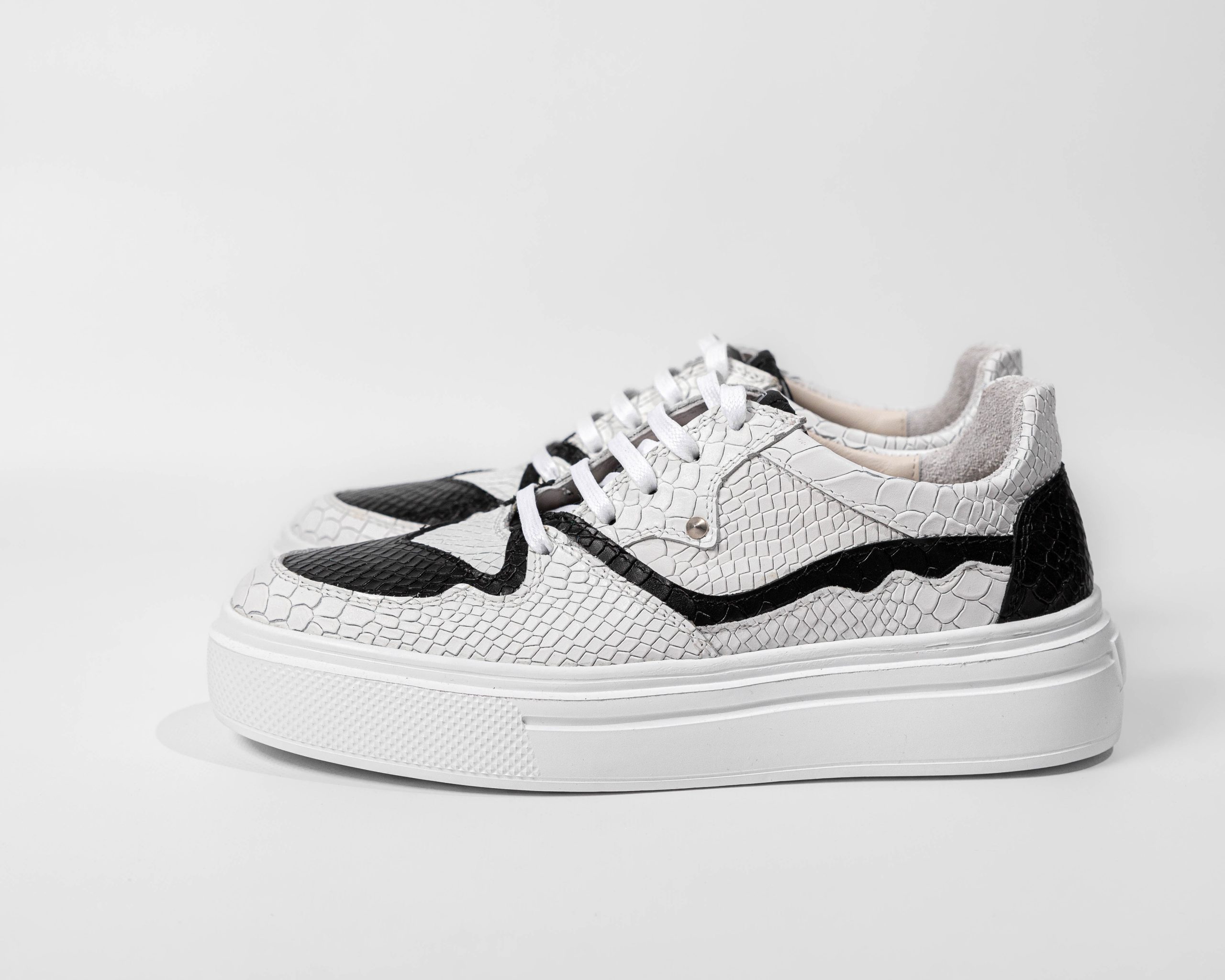 Low sneakers AS102-01
